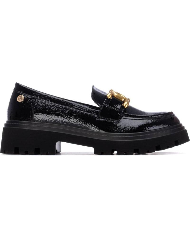 XTI 130403 LOAFER SCHWARZ MIT GOLDKETTE UND PROFILSOHLE NEGRO
