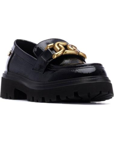 XTI 130403 LOAFER SCHWARZ MIT GOLDKETTE UND PROFILSOHLE NEGRO