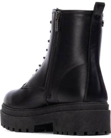 BOTA MILITAR XTI 130539 PRETA COM ATACADORES E SOLA TRATORADA NEGRO
