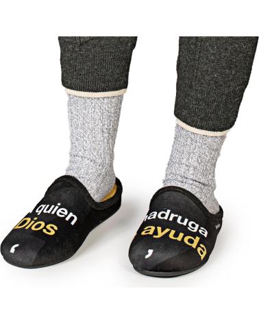 MARPEN ZAPATILLAS DE ESTAR POR CASA -A QUIEN MADRIGA DIOS LE AYUDA NEGRO