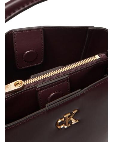 BANDOLERA CALVIN KLEIN CK BUCKET CON ASA MARRÓN MARRON