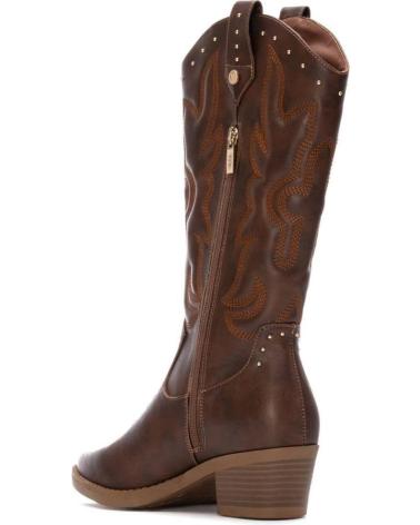 XTI BOTA COWBOY CAMEL COM DETALHES METÁLICOS CAMEL