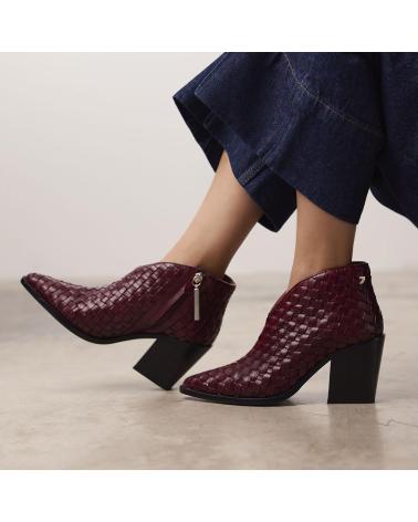 BOTINES GIOSEPPO TAMASI 73572 GRANATE CON TACÓN Y DISEÑO TRENZADO DE PIEL GRANATE