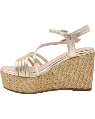 SANDALIAS AZAREY CON CUÑA TRENZADA Y TIRAS DORADAS GOLD