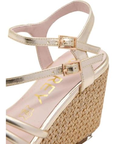 SANDALIAS AZAREY CON CUÑA TRENZADA Y TIRAS DORADAS GOLD