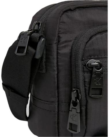 CALVIN KLEIN JEANS UMHÄNGETASCHE MIT LOGO-DETAIL, SCHWARZ