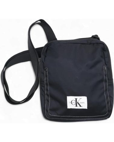 CALVIN KLEIN BANDOLERA ESSENTIAL REPORTER NEGRO