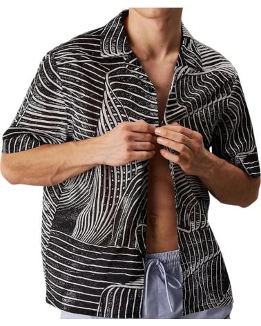 CALVIN KLEIN CAMISA CON ESTAMPADO EN NEGRO