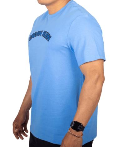 CALVIN KLEIN CAMISETA LOGO CURVO AZUL