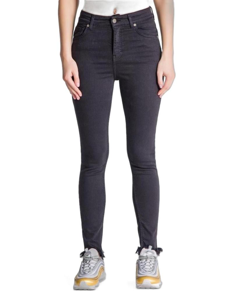 GIANNI KAVANAGH JEANS NEGROS CON BORDADO DE CIRCULO DORADO GIANNI KAVANAGH JEANS NEGROS CON BORDADO DE CIRCULO DORADO