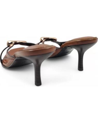 TIMBOS 131790 CAMEL HEELED MULE WITH GOLD DETAIL MARRóN