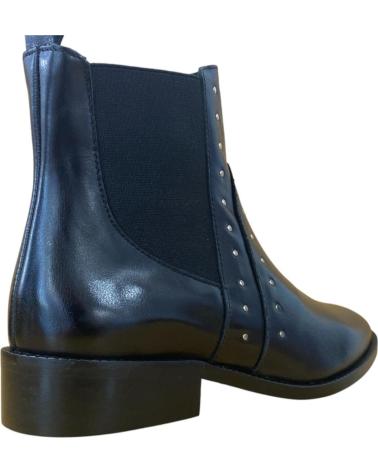 BRYAN STEPWISE SIERRA BLACK STUDDED ANKLE BOOT NEGRO