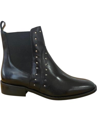 BRYAN STEPWISE SIERRA BLACK STUDDED ANKLE BOOT NEGRO