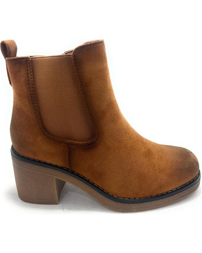 BOTIM CHIC VISION EM CAMURÇA MARROM COM SALTO E ELÁSTICOS LATERAIS MARRóN