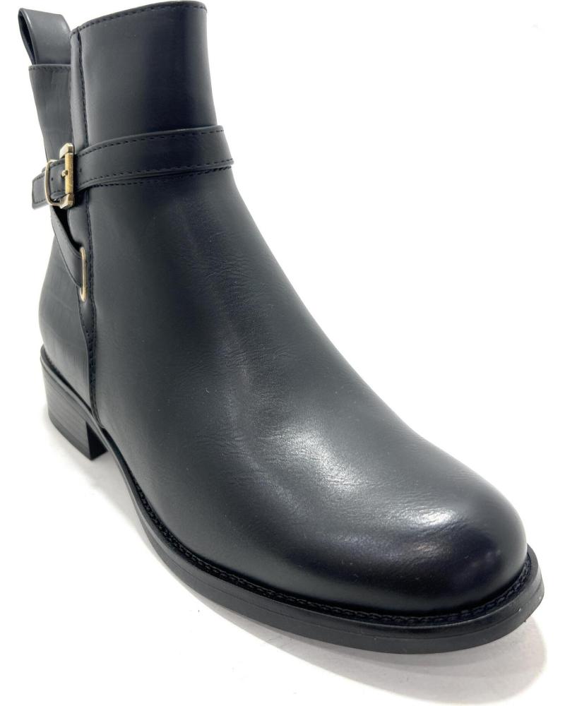 BOTIM PLANO CHIC VISION EM CAMURÇA SINTÉTICA PRETA COM FIVELAS NEGRO