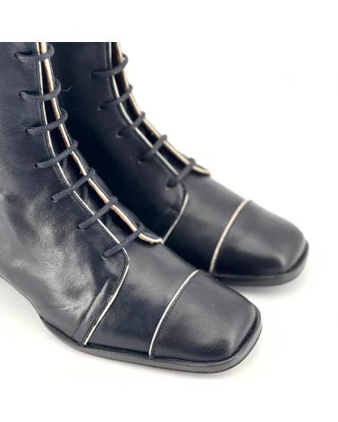NEMONIC STIEFEL 2235 SCHWARZ MIT SCHNÜRSENKELN UND NIETENABSATZ NEGRO