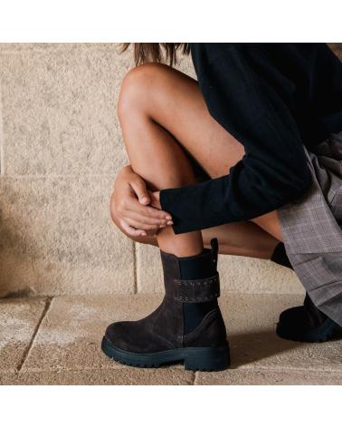 BOTA CHIKA10 AINHOA 01 CASTANHA MARRON-BROWN