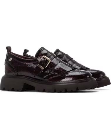 ZAPATOS CARMELA 162594 CON HEBILLA Y FLECOS BURDEOS