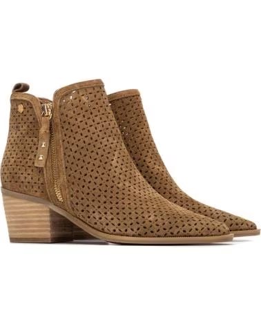 CARMELA BOTINES 163149 EN MARRON PARA MUJER SERR CAMEL