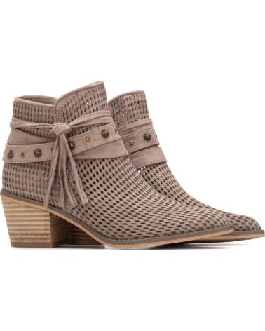 BOTÍN REFRESH 175180 CON FLECOS Y TACHUELAS TAUPE