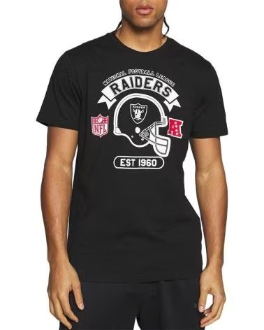 NEW ERA NEW ERA NFL OAKLAND RAIDERS GRAPHIC HELMET T-SHIRT 1