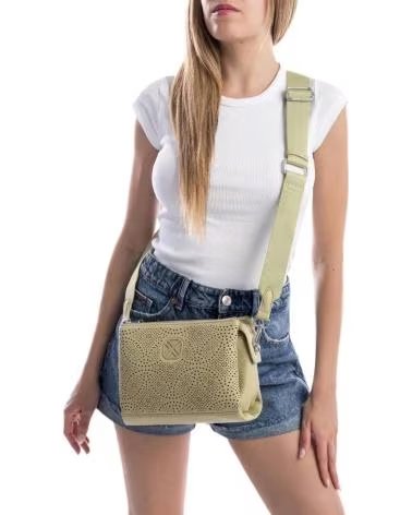 BOLSA XTI 184392 AQUA BEGE COM DESIGN PERFURADO BEIGE