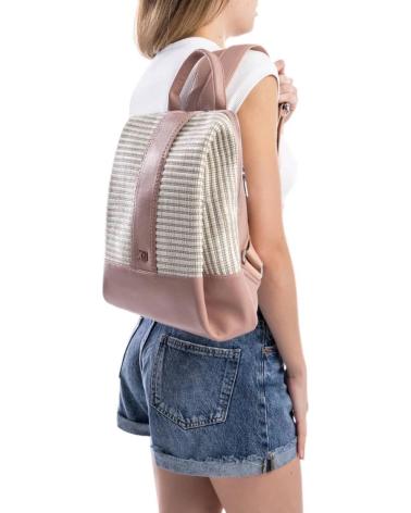 MOCHILA XTI MUJER NUDE CON DISEÑO TEXTURIZADO NUDE