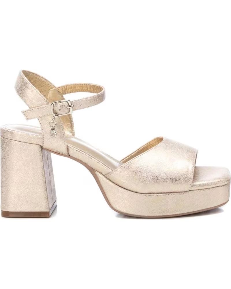 XTI SANDALEN MIT ABSATZ UND PLATEAU ORO