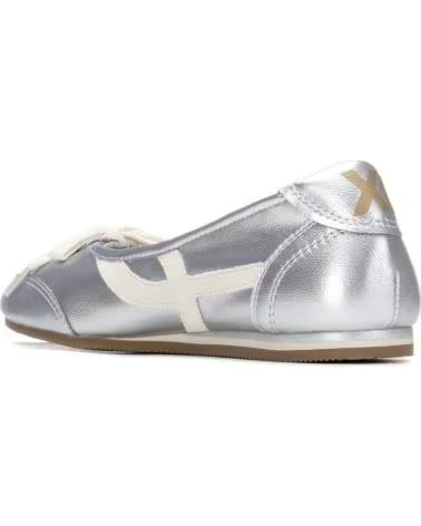 XTI SAPATILHAS XTI FEMININAS PRATA COM DETALHE DE LAÇO PLATA