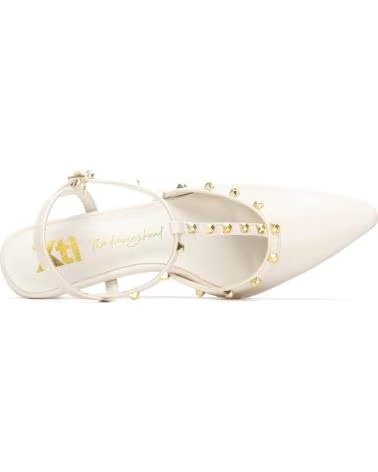 XTI XTI T-STRAP SCHUHE MIT NIETEN UND KELCHABSATZ IN EISCREMEFARBE HIELO