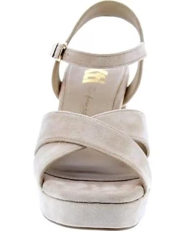 SANDALIAS DE PLATAFORMA CON TIRAS CRUZADAS XTI BEIGE