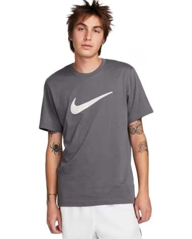 NIKE NIKE MEN´S SWOOSH SHORT SLEEVE T-SHIRT GRIS