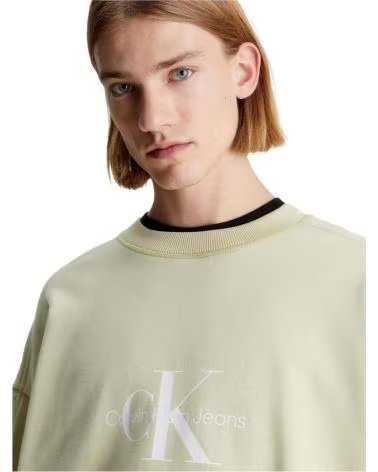 -CALVIN-KLEIN-MODELO-ARCHIVAL-MONOLOGO-CREW-NECK-PARA-HOMBRE-COLOR-BEIG