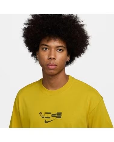 NIKE SHORT SLEEVE GRAPHIC PRINT T-SHIRT HQ9266 AMARILLO