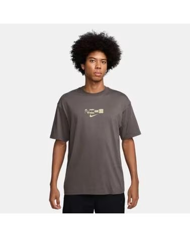 NIKE SHORT SLEEVE GRAPHIC PRINT T-SHIRT HQ9266 AMARILLO