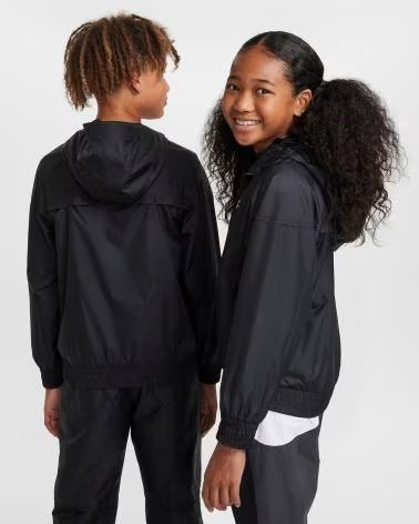 NIKE CHAQUETA CON CAPUCHA KIDS WINDRUNNER FZ5516 NEGRO