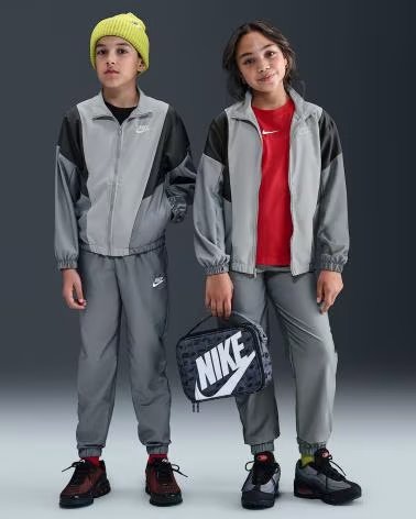 NIKE CHANDAL NINO HQ9314 GRIS