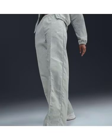 NIKE PANTALON MUJER SPORTSWEAR EVERYTHING WOVENS FQ3588 GRIS