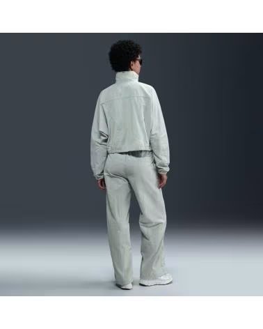 NIKE PANTALON MUJER SPORTSWEAR EVERYTHING WOVENS FQ3588 GRIS