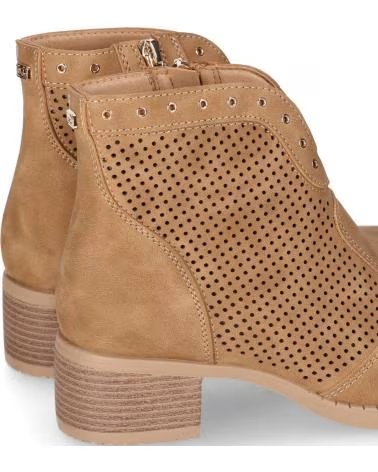 CHIKA10 RAMBLA 08 STIEFELETTEN AUS PERFORIERTEM LEDER CUERO-TAN