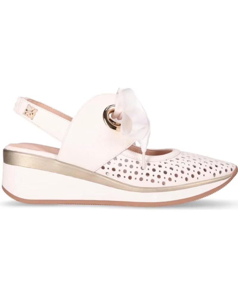 CHIKA10 WEDGE SANDAL WITH LASER-CUT DETAILING AND DECORATIVE BOW HIELO-SNOW