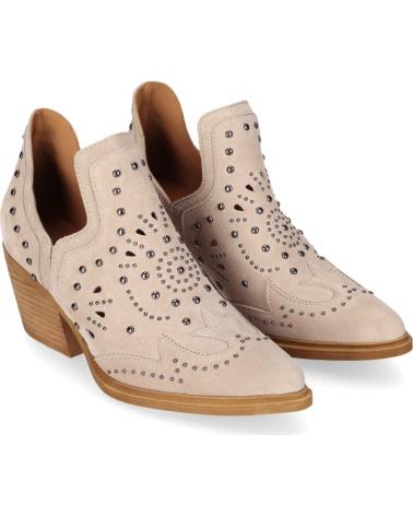 CHIKA10 BOTINES NEREIDA 11 CON TACHUELAS Y ABERTURAS PIEDRA-STONE