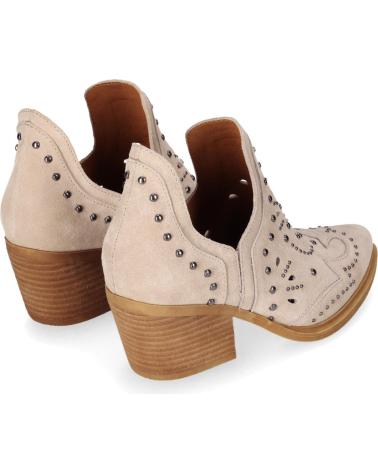 CHIKA10 BOTINES NEREIDA 11 CON TACHUELAS Y ABERTURAS PIEDRA-STONE