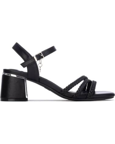 XTI SANDALIA DE TACÓN CON TIRAS CRUZADAS Y CIERRE DE HEBILLA NEGRO