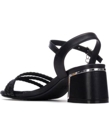 XTI SANDALIA DE TACÓN CON TIRAS CRUZADAS Y CIERRE DE HEBILLA NEGRO