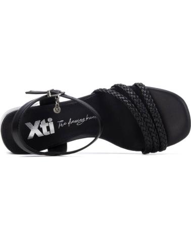 XTI SANDALIA DE TACÓN CON TIRAS CRUZADAS Y CIERRE DE HEBILLA NEGRO