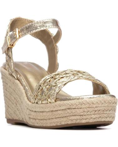 XTI SANDALIA CON CUÑA Y PLATAFORMA TRENZADA ORO