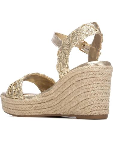 XTI SANDALIA CON CUÑA Y PLATAFORMA TRENZADA ORO