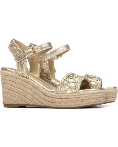 XTI SANDALIA CON CUÑA Y PLATAFORMA TRENZADA ORO