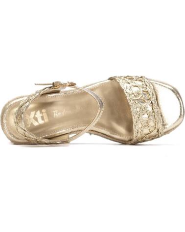 XTI SANDALIA CON CUÑA Y PLATAFORMA TRENZADA ORO